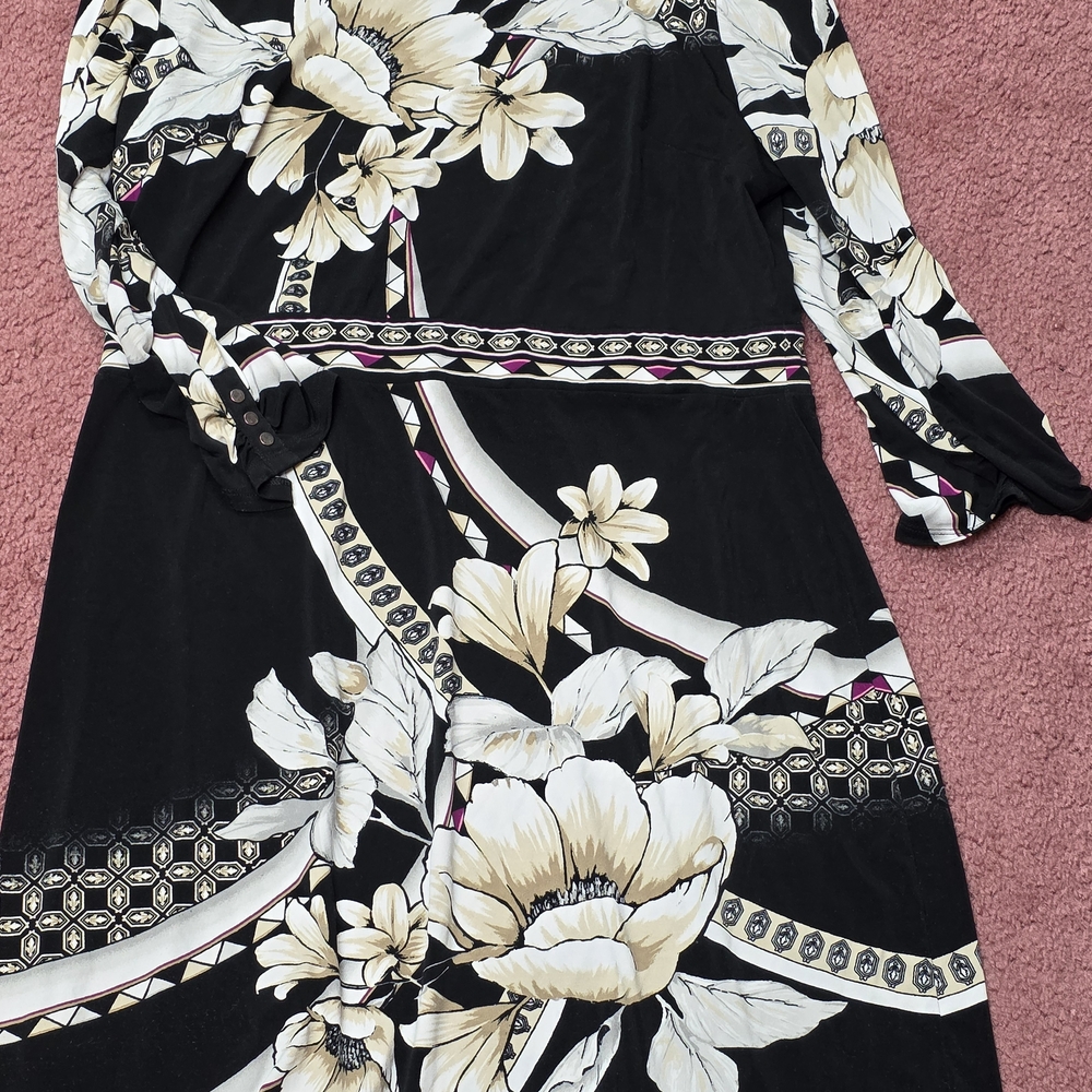 White House Black Market Black and Cream Dolman Sleeve Sundress